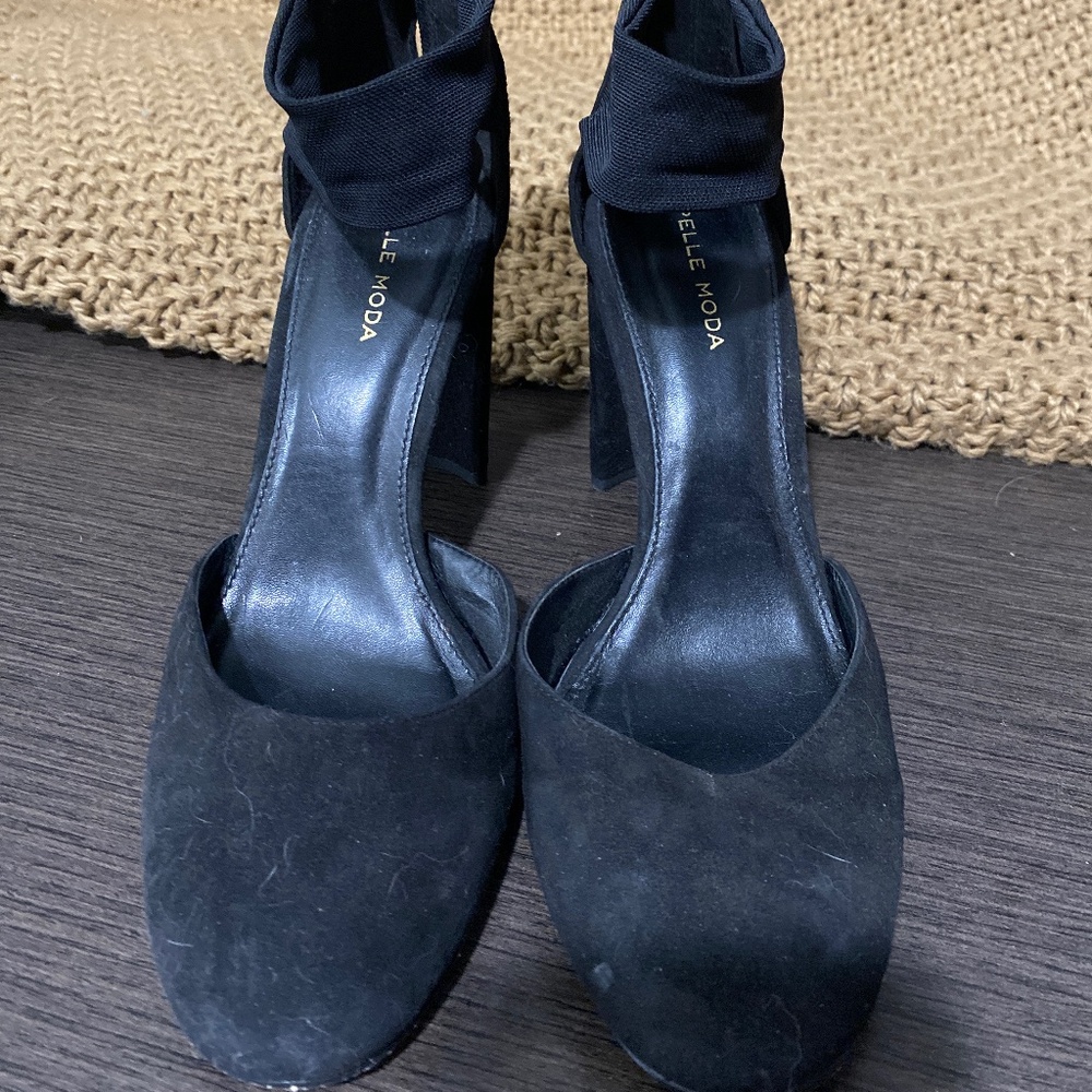 Pelle Moda Black Heel